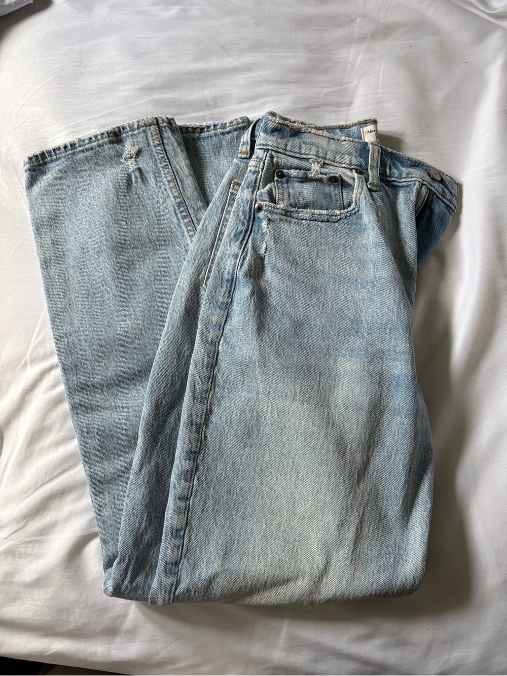 Abercrombie & Fitch Light Wash 90s Straight Ultra High-Rise Women’s Jeans